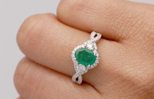 18k White Gold Oval-cut Zambian Emerald and 1/4ct TDW Diamond Ring (G-H, I1-I2) by Anika and August 4